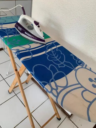 Ferro de passar roupa black & Decker + tábua de passar roupa