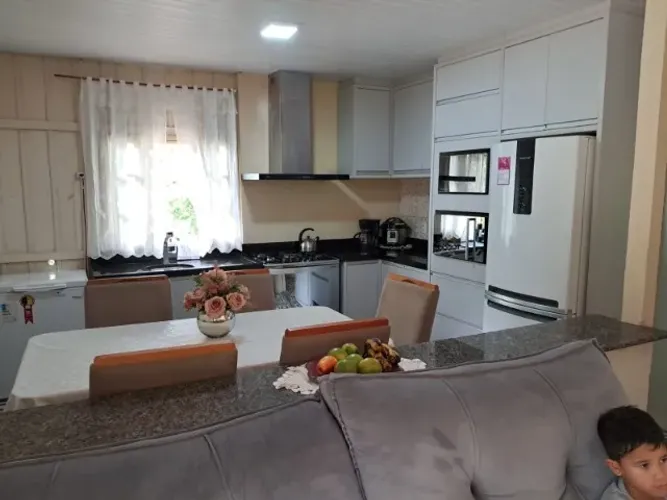 Vende-se casa em canelinha 