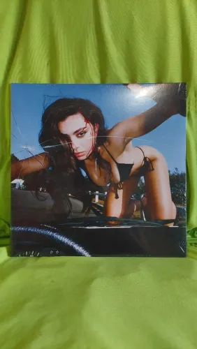 LP CRASH - Charli XCX (Vinil importado e lacrado)