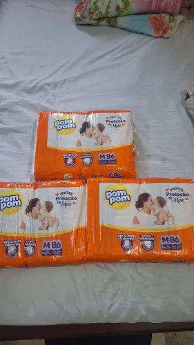 Vendo ou troco Fralda M por G, validade pra 2028.