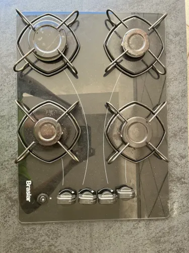 VENDO FOGÃO 4 BOCAS COM BALCÃO.