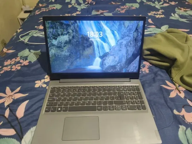 Notebook Lenovo Intel Core i3 8ª Geração | 4GB RAM | SSD | Windows 11