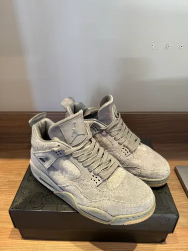 Tênis Nike Air Jordan 4
