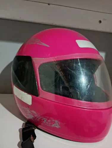 Capacete na cor rosa, tamanho 56