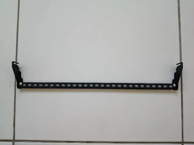 Guia traseira de cabos para patch panel