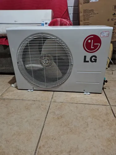 Vendo ou troco por placa de vídeo ar condicionado Splinter LG 12,000 BTUs quente e frio