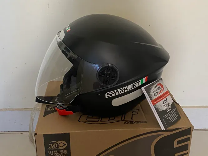 Capacete Ebf aberto