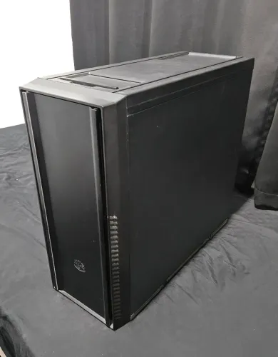 Gabinete Cooler Master Silêncio 550