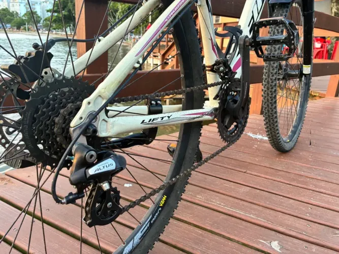 Bicicleta First Lifty 24v aro 29