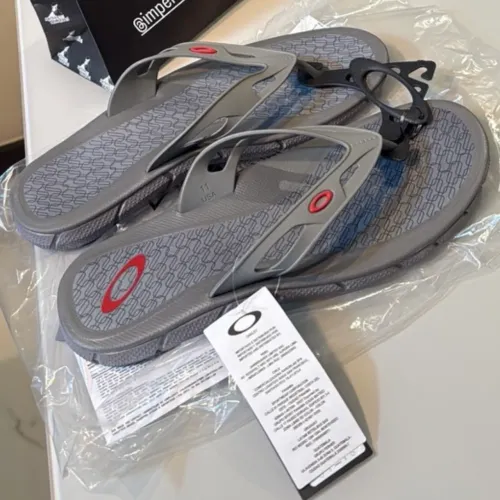 Vendo chinelo chinelo oakley operative 2.0