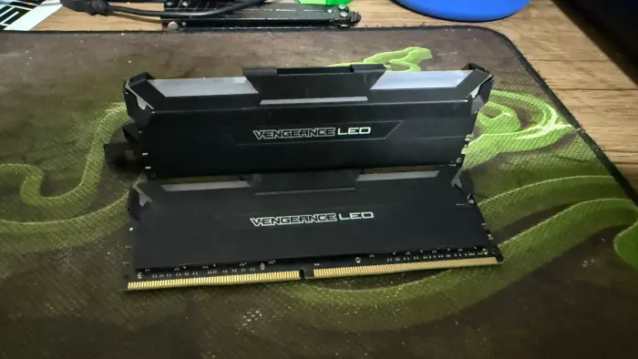 Kit Memória RAM (2x16 3.000MHz) Corsair Vengeance LED (BRANCO)