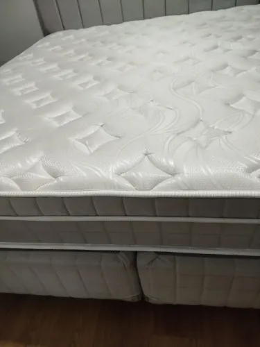 Cama box king BF COLCHÕES e cabeceira de linho