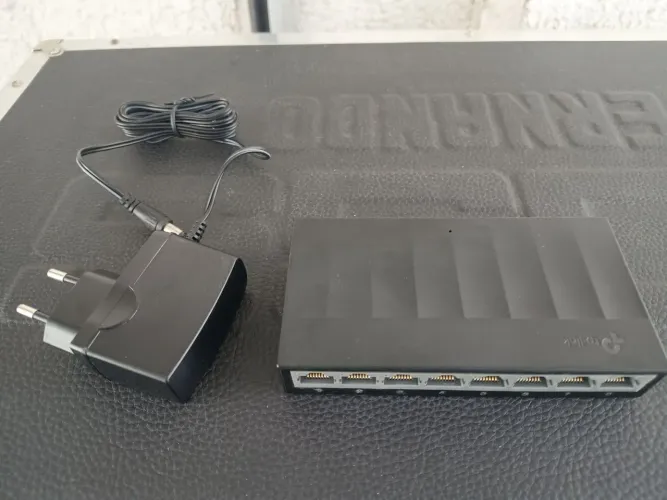 Vendo Switch Gigabit de Mesa TP-Link 8 Portas 10/100/1000Mbps, LS1008G, funcionando.