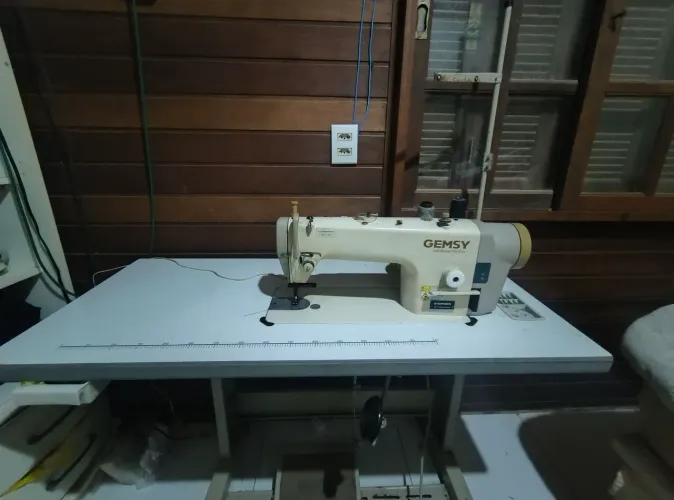 Máquina de Costura Industrial GEMSY GEM 8950 - Semi Nova