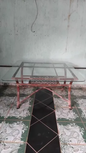 Mesa de vidro, estrutura de bambu