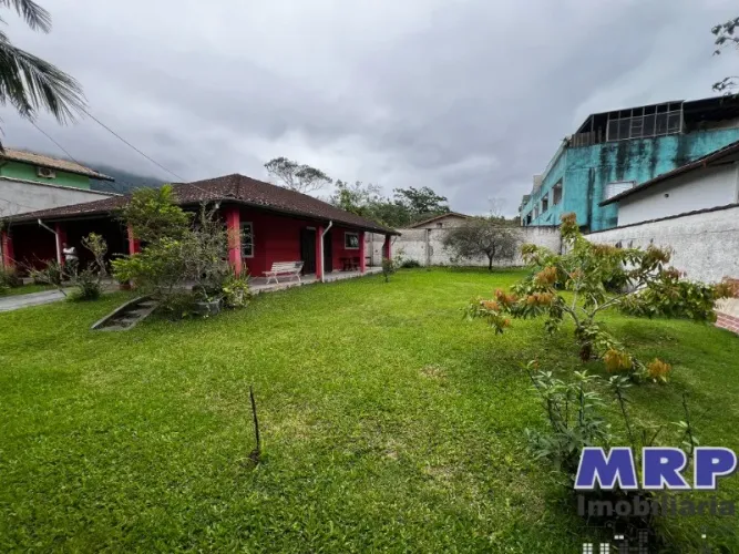 Casa Comercial à Venda em Ubatuba, Praia da Lagoinha. Terreno com 1.200m².