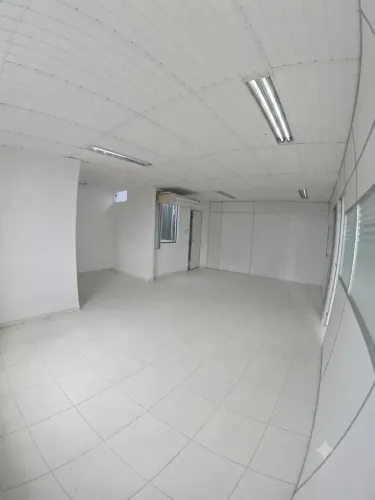 Super Sala Comercial de 150m2 No Parque 10 - Próximo ao Banco do Brasil - Prédio Comercial