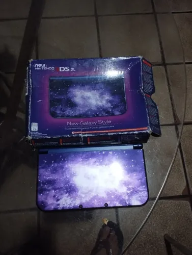 NINTENDO NEW 3DS XL GALAXY + PSP 3006 (BRINDE) + MUITOS ACESSÓRIOS