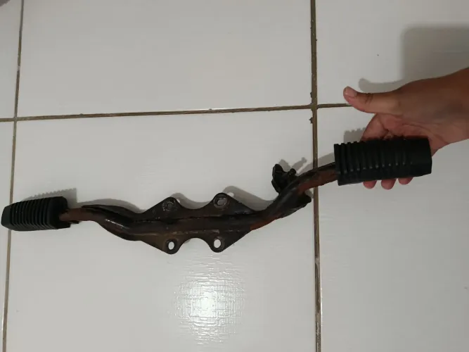Estribo pedal central da Factor/Fazer 150 Yamaha