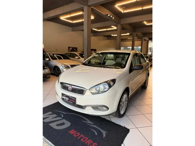 Fiat Grand Siena Essence 1.6 Flex 16V 2014