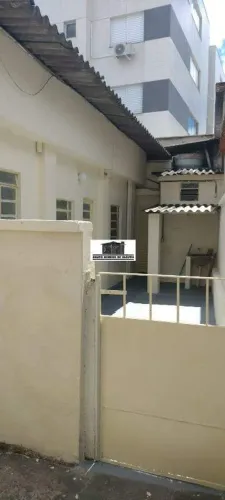 Casa de fundos , 2 Quartos, 40m², acabamento piso cerâmica