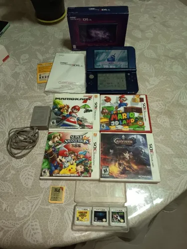 Nintendo New 3DS Galaxy Edition na caixa, com jogos e perfeito estado