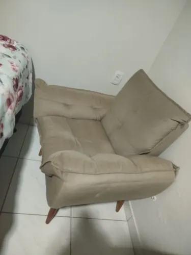 Poltrona semi nova em excelente estado de conservação 