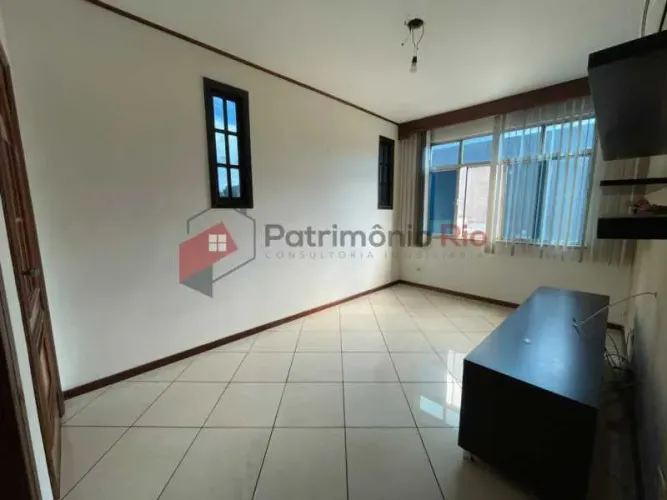 Apartamento em Vista Alegre com 2 quartos e 1 vaga de garagem