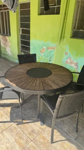 Vendo barato mesa Atenas com 4 cadeiras