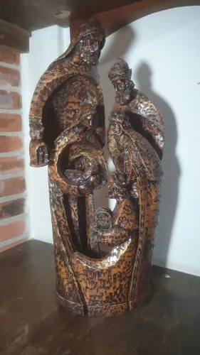 Presépio em gesso imitação madeira e imitação cobre com zinabre