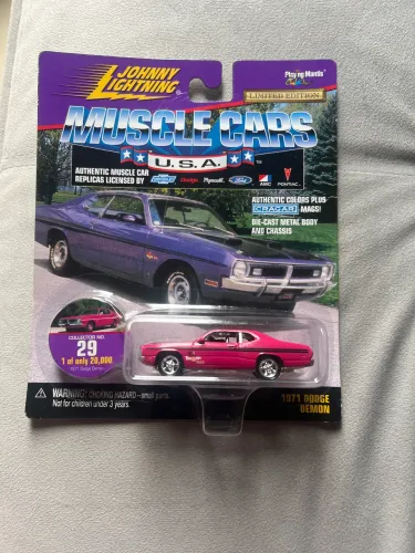 Miniatura Johnny Lightning 1971 Dodge Demon - Muscle Cars USA - Edição Limitada