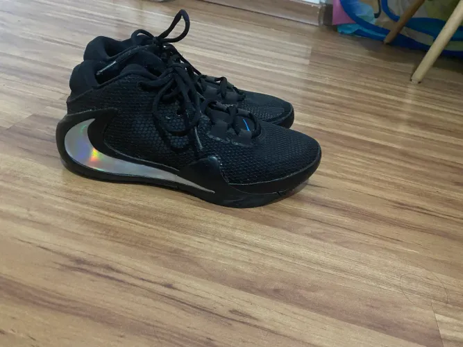 Nike Tam 37 