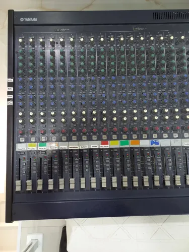 Mesa de Som Yamaha MG24/14FX - Profissional
