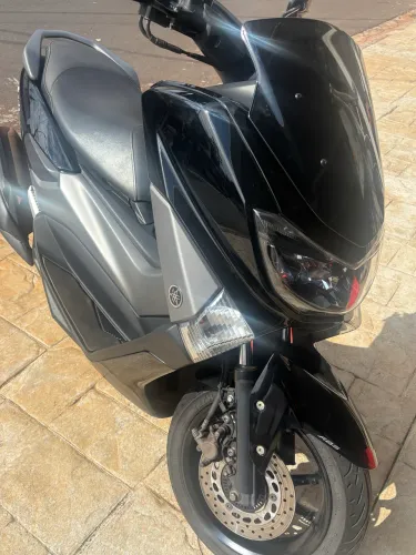 Nmax 160 muito nova, sem riscos.