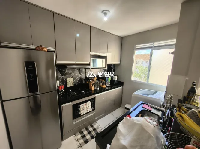 VENDO apto de 3º andar com excelentes armários planejados na cozinha no Condomín