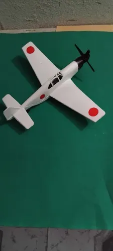 Miniatura avião japonês mitisubishi A6M Zero.