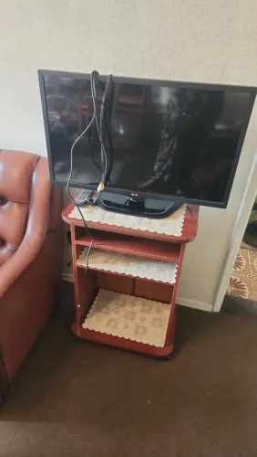 Vendo tv com escrivaninha