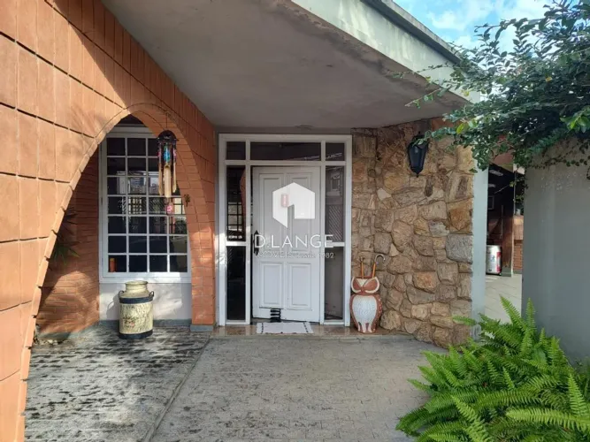 Casa para locação no bairro Vila Brandina em Campinas