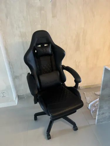 Cadeira Gamer Husky Gaming Tempest 700, suporta 145 kg e tem altura de 1,90m
