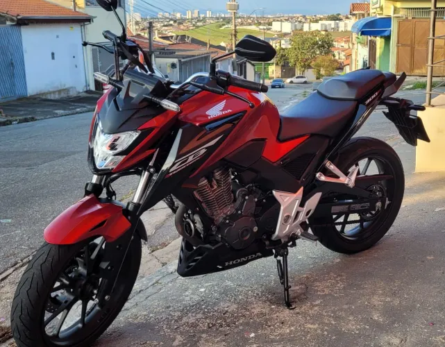 Honda CB Twister 300F ABS 2025 - 5300KM IMPECAVEL - NA GARANTIA!!!