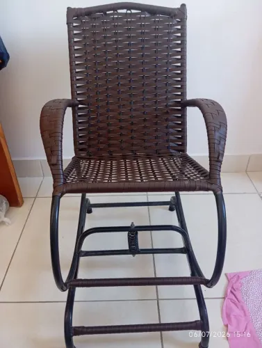 Vendo cadeira de balanço infantil, pouco usada.