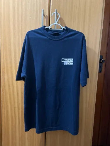 Camiseta oversized Disturb azul, tamanho M, nunca usado antes