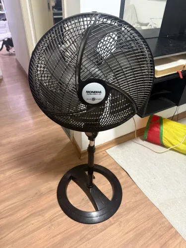 VENDE-SE Ventilador Mondial em perfeito estado e funcionando normalmente