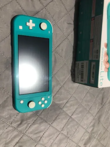 Nintendo Switch Lite + Resident Evil 4