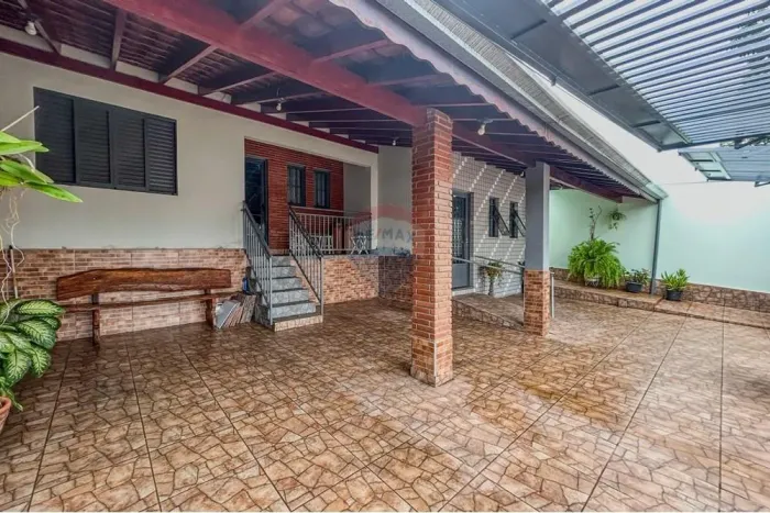 "TERRENO COM DUAS CASAS NO CENTRO DA CIDADE DE MOGI MIRIM