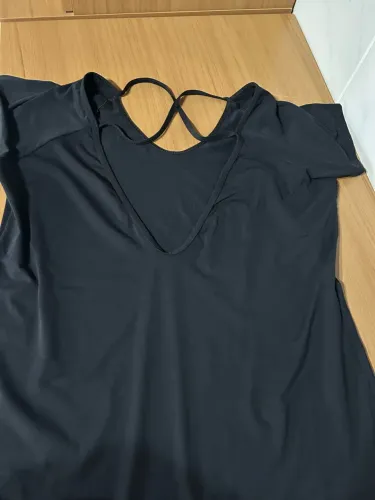 camiseta tapa bumbum sarados preta