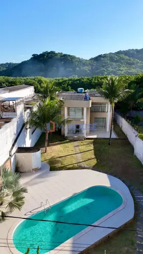 Linda casa ampla com piscina à venda no Jardim Savóia, Ilhéus, BA