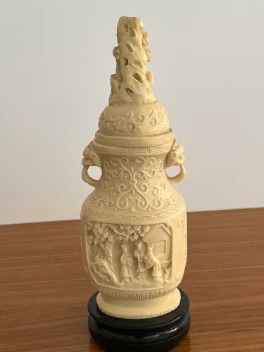 Vaso Ânfora Oriental Decorativo Em Marfinite Com Base E Tampa