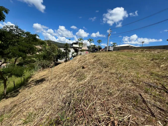 TERRENO ESCRITURADO | 585,97 M2 | VIZINHANÇA TRANQUILA | 3 ACESSOS ASFALTADOS!!