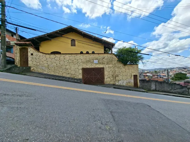 Casa têrrea em Mauá, Vila Bocania, 03-dormitorios, varanda, 04-vagas garagem